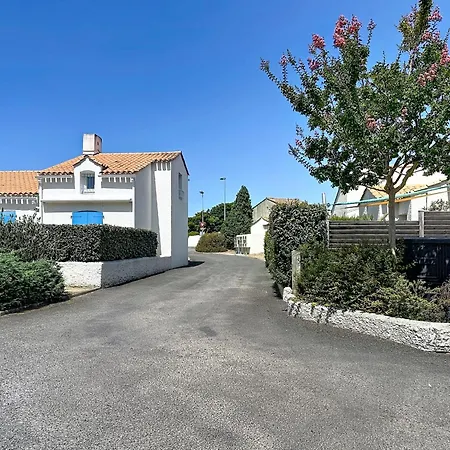 Les Maisons De La By Interhome *